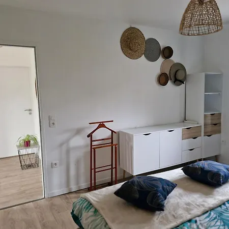 4 Personnes Au Calme *